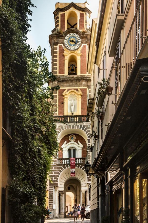 Holiday Sorrento Center Exteriör bild